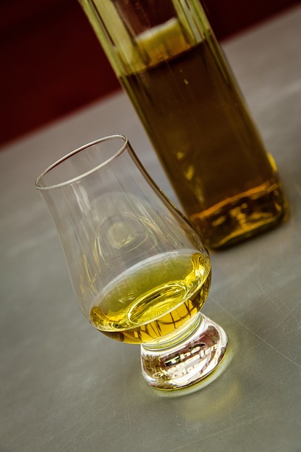 Amaretto Sour vs Whiskey Sour: Dueling Cocktail Sensations